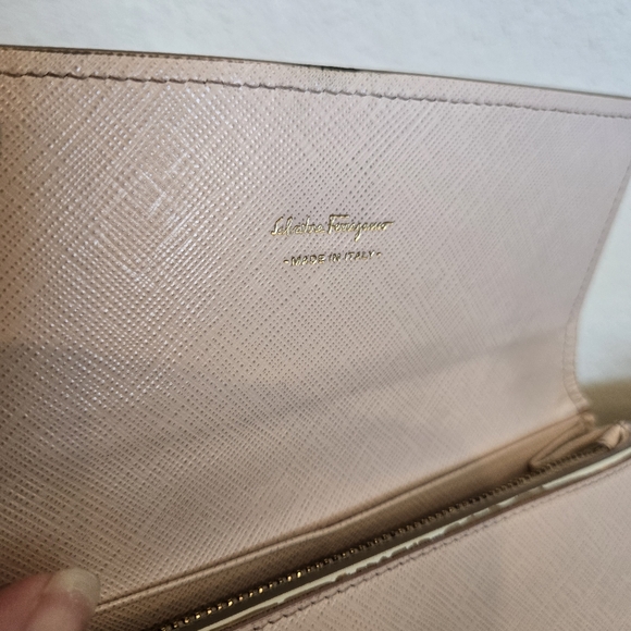 Salvatore Ferragamo Vara Bow Continental Long Wallet - Picture 8 of 15